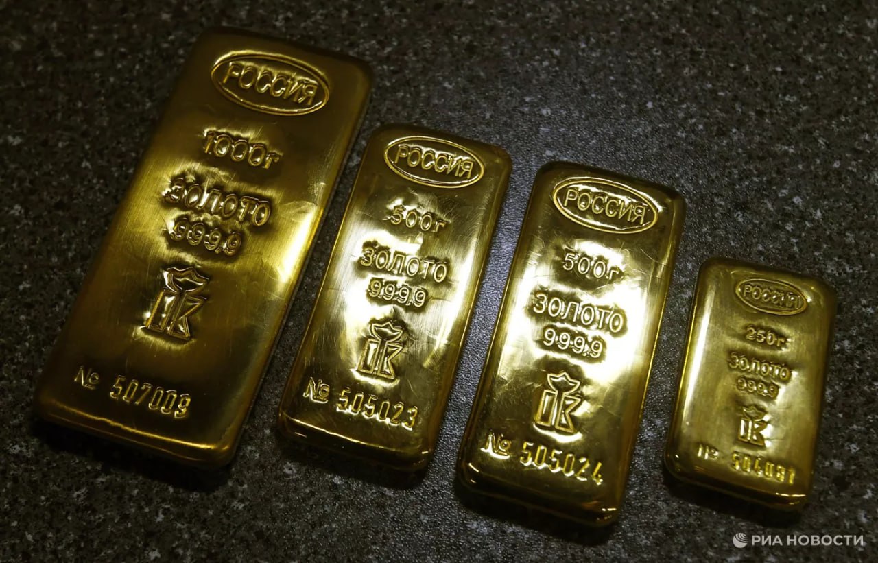 Рост цены на золото до 10 тыс за тройскую унцию на горизонте трех четырех лет уже не выглядит фантастикой такое мнение высказал РИА Новости эксперт БКС Мир инвестиций Александр Шепелев Это может произойти при сохранении высокой напряженности на международной арене санкционных противостояний усилении торговой деглобализации и снижения общего доверия к американскому доллару считает он В понедельник биржевые цены на золото впервые в истории превысили 5100 за унцию Подписаться на РИА Новости экономика Все наши каналы