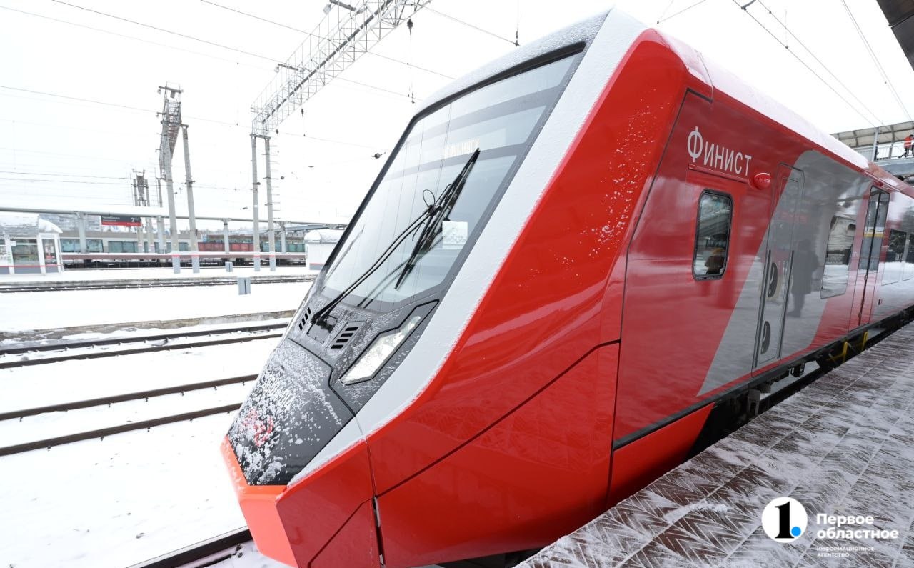 Поезд Финист Челябинск Екатеринбург за год перевез почти 250 тысяч пассажиров Поезд запустили год назад Чаще всего люди ездили на нем в новогодние праздники сообщает Е область Подписаться Прислать новость Подпишись на МАХ