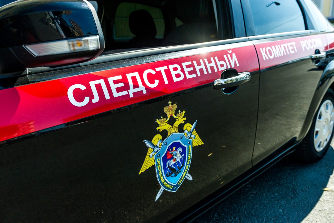 Пьяные мужчины избили бригаду скорой помощи в Петербурге Неизвестные напали на медиков, когда они приехали на вызов. Инцидент произошел прямо в центре - у дома на улице Ломоносова. Особенно досталось одному из сотрудников - дебоширы разбили ему голову. Теперь обстоятельства случившегося устанавливают правоохранители. Возбуждено уголовное дело о хулиганстве. : Олег Золото : СПб — отдай свой буст нам