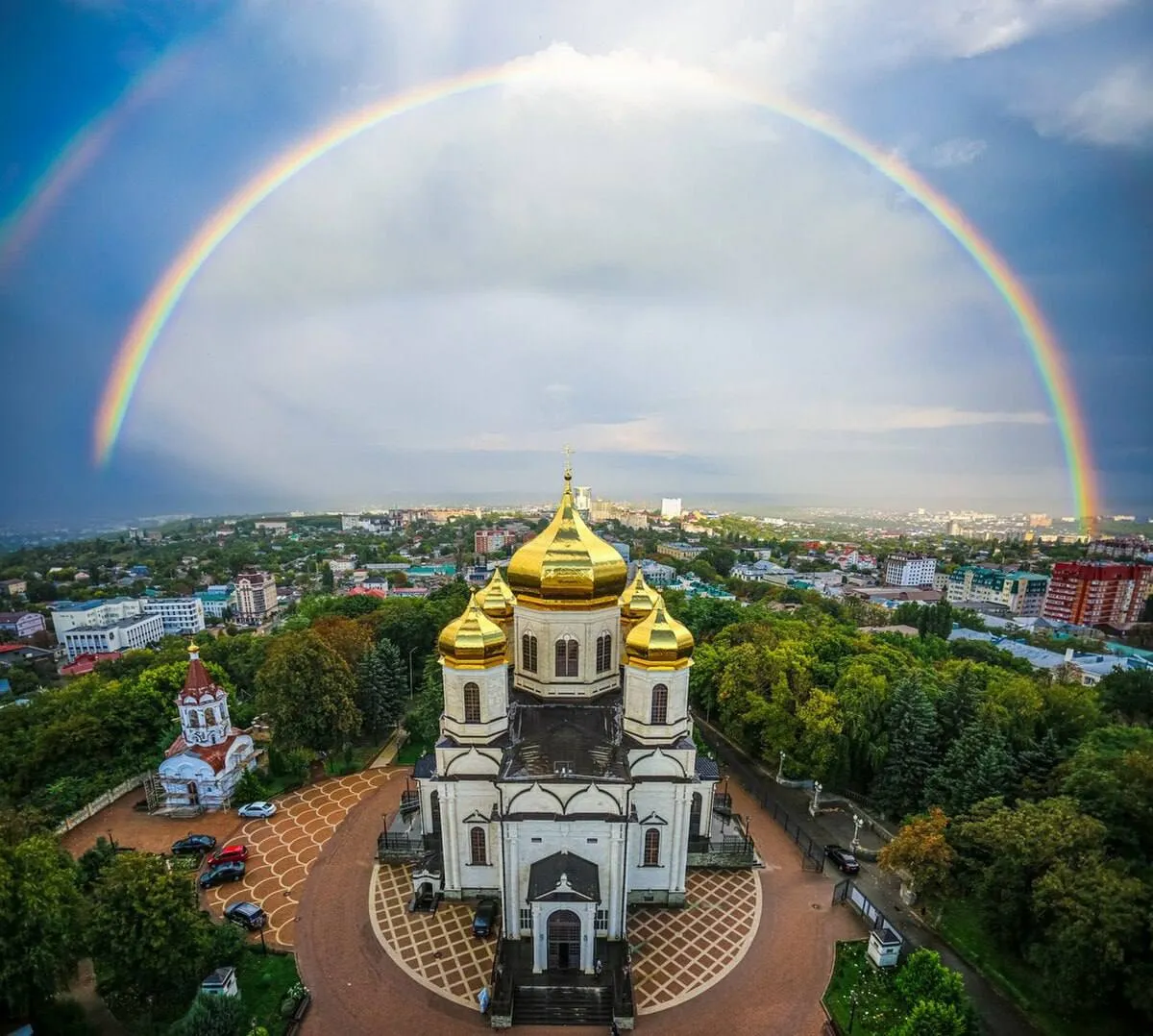 21 апреля объявлен выходным днём в Ставропольском крае В этот день проходит православный праздник Радоница Губернатор Ставрополья поручил краевому минЖКХ подготовить инфраструктуру и обеспечить порядок вблизи кладбищ миндору Ставрополья необходимо организовать работу транспорта а безопасность граждан обеспечат органы правопорядка Что то на Ставропольском в MAX