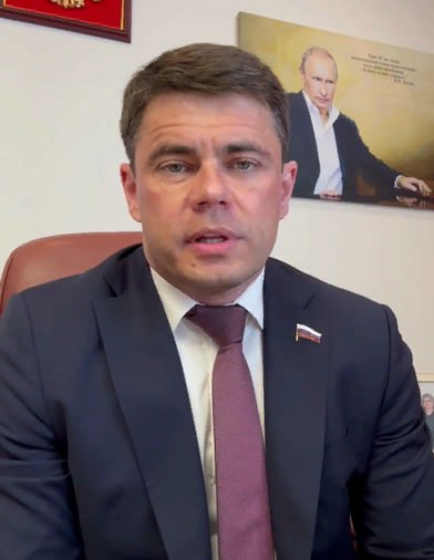 Депутат Госдумы Сергей Боярский внёс предложения по изменению законодательства, которые позволят появиться в нашей стране национальному многофункциональному сервису — Сервис позволит не использовать бумажные документы, а удостоверять личность при помощи цифрового ID. — Мы создаём правовую возможность пользоваться национальным сервисом при общении с гражданами государственным и муниципальным органам. — Подключение сервиса к системе «Госключ» позволит использовать усиленную цифровую подпись для подписания договоров гражданином Мы создаём новые возможности, а не запреты. WhatsApp и Телеграм могут продолжать функционировать и доживать свой век, но теперь уже при условии безусловного выполнения требований наших законов. Больше они не смогут их игнорировать, пользуясь тем, что им нет замены. Читать далее #VKCO