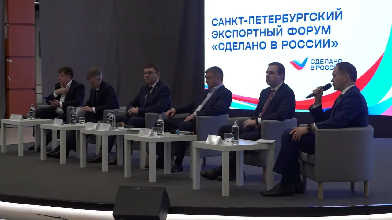 В Петербурге открылся первый экспортный форум Сделано в России Его участниками стали более 500 человек из числа представителей органов власти и бизнеса На дискуссиях обсудили роль города в экспортной системе Северо Запада логистику новые рынки Сегодня Петербург является первым в СЗФО и вторым в России по объему экспорта По итогам прошлого года в городе насчитывается около 7000 участников внешнеэкономической деятельности Фото скриншот с видео Город Подпишись на Город Telegram MAX ВК
