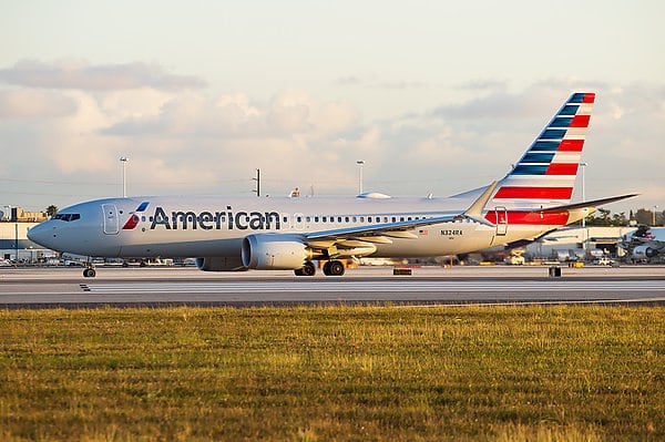 American Airlines сообщила о технических неполадках на всех своих рейсах  Технические проблемы наблюдаются на всех рейсах авиакомпании American Airlines. Об этом сообщает ТАСС со ссылкой на данные перевозчика в социальной сети X.  "В настоящее время мы столкнулись с технической проблемой на всех рейсах American Airlines", – сообщила компания.  Многие пользователи X при этом отмечают, что рейсы American Airlines задержаны на неопределенный срок.  aviaru.net/n279062