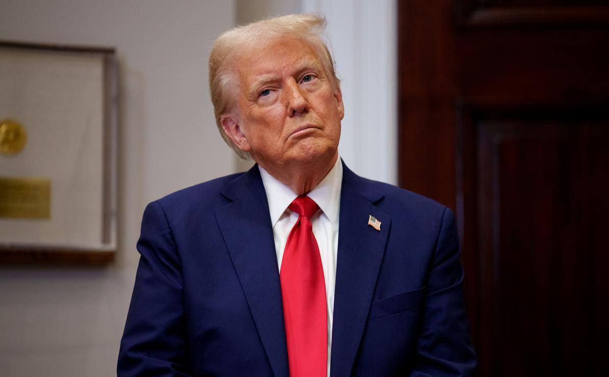 Рейтинг одобрения Трампа упал до 38 самого низкого значения за второй срок Об этом свидетельствуют данные опроса Reuters Ipsos На это повлияли недовольство американцев из за высоких расходов на жизнь и меняющаяся позиция Трампа по вопросу обнародования материалов по делу Эпштейна пишет агентство  Канал n w order