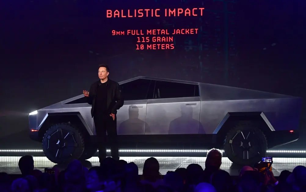 ВВС США закупят Tesla Cybertruck, чтобы использовать как мишень для ракет – TWZ   Военно-воздушные силы США планируют приобрести два Tesla Cybertruck для использования в качестве целей при испытаниях высокоточных боеприпасов.   Решение связано с опасениями, что потенциальные противники могут начать использовать Cybertruck, обладающий высокой устойчивостью к повреждениям.   Машины будут доставлены на полигон Уайт-Сэндс в Нью-Мексико и использованы в рамках программы SOCOM по испытаниям управляемых ракет, включая Hellfire и Griffin.  #технологии  Больше новостей США здесь. Подписывайся!