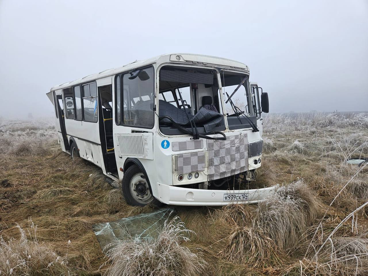 Рейсовый автобус вылетел в кювет на трассе в Красноярском крае сообщает ГУ МВД региона Пострадали семь человек в том числе двое детей 12 ти и девяти лет По данным ведомства авария произошла сегодня утром на 4 км дороги Шушенское Сизая СУ СКР региона возбуждено и уголовное дело по ч 1 ст 238 УК РФ оказание услуг не отвечающих требованиям безопасности жизни или здоровья потребителей Прокуратура Красноярского края Подписывайтесь на Ъ Сибирь