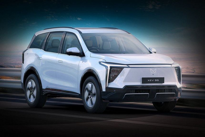 Mahindra XEV 9S первый трехрядный электрокроссовер в Индии В августе 2022 года индийская компания Mahindra показала пять концептуальных электрических кроссоверов среди которых был прототип XUV e8 ставший по сути батарейным аналогом топливной модели XUV700 Однако его товарный вариант под названием Mahindra XEV 9S появился только сейчас Новичок позиционируется как первый на местном рынке массовый электрический кроссовер с трехрядным салоном в базовой версии Подробности   autoreview ru news mahindra xev 9s pervyy trehryadnyy elektrokrossover v indii автоновости mahindra Авторевю