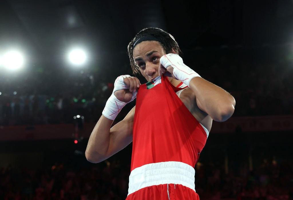 World Boxing проваливших гендерные тесты Хелиф и Линь Юйтин не заявили на ЧМ В заявках Федераций бокса Алжира и Тайваня на стартующий 4 сентября чемпионат мира в Ливерпуле нет олимпийских чемпионок Парижа Иман Хелиф и Линь Юйтин соответственно Об этом заявил глава организовавшей турнир World Boxing WB Борис ван дер Фёрст которого цитирует Reuters WB в мае объявила что для допуска к женским турнирам под ее эгидой нужно пройти генетический тест подтверждающий пол На вопрос о том провалила ли Хелиф такой тест ван дер Фёрст ответил Пока рано делать выводы Глава WB отметил что у Хелиф было право оспорить требование о тестировании в Спортивном арбитражном суде CAS Суд 1 сентября сообщил что отказал алжирке в просьбе о заморозке этого требования на период разбирательства Тренер Линь Юйтин ранее говорил что она собиралась ехать в Ливерпуль Getty Images Подписаться на РБК Спорт