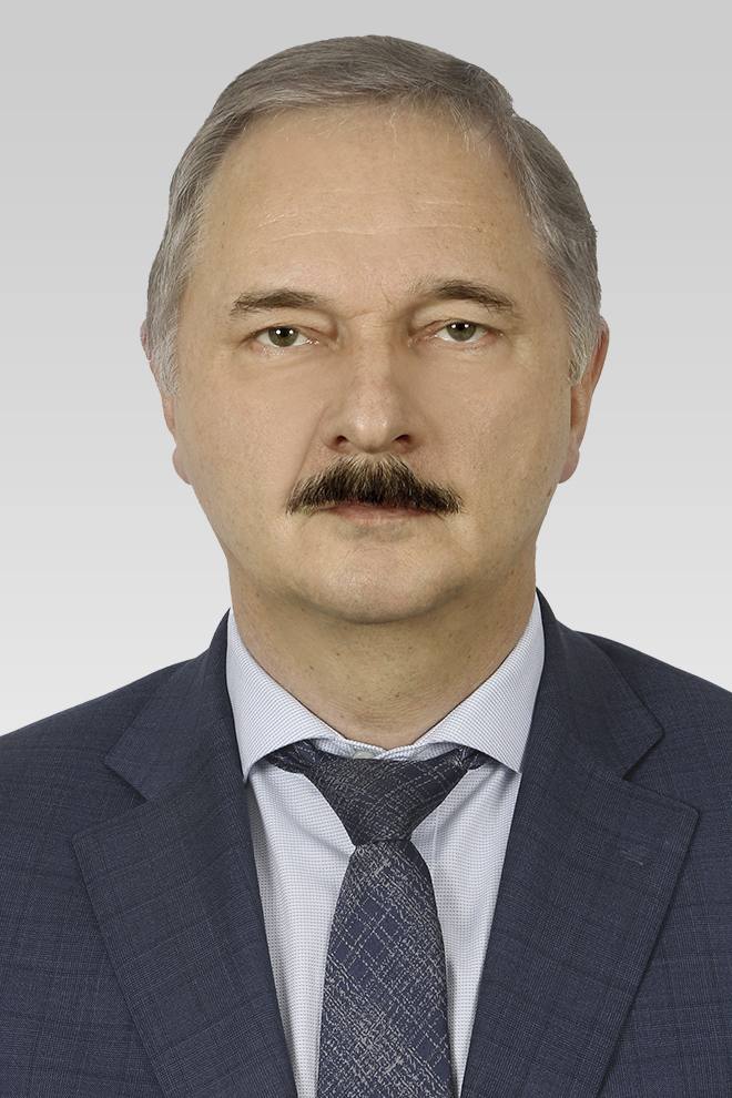 ЕГОРОВ ВМЕСТО ПАВЛОВОЙ Исполняющим обязанности руководителя Волго Вятского главного управления Банка России назначен Владимир Егоров В 2015 2020 годы он был заместитель начальника Волго Вятского главного управления Центрального банка РФ с декабря 2020 года первый заместитель начальника Волго Вятского ГУ ЦБ РФ Предыдущий начальник Волго Вятского главного управления Банка России Лариса Павлова с 30 января покидает свой пост в связи с выходом на пенсию Павлова за сорок лет карьеры в Банке России прошла путь от экономиста отделения Госбанка СССР до начальника Волго Вятского главного управления Банка России члена Совета директоров Банка России Лариса Вальтеровна профессионал высочайшего класса и выдающийся организатор У нее уникальная способность собирать в своей команде талантливых людей и создавать для них среду в которой каждый может раскрыться в полной мере сделать шаг к новым вершинам Я благодарна Ларисе Вальтеровне за ее труд мудрое руководство и за те прочные заделы на будущее которые она создавала день за днем на протяжении многих лет отметила председатель Банка России Эльвира Набиуллина