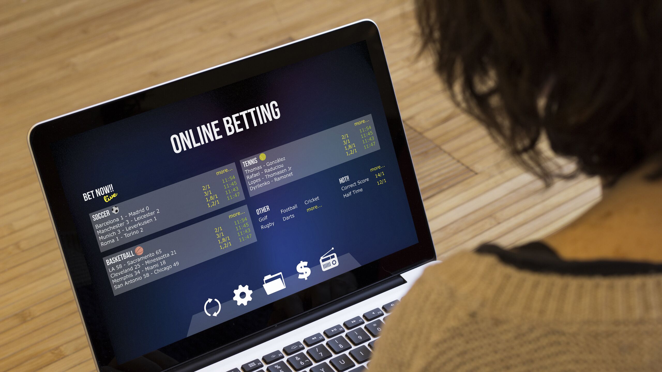 Российские граждане тратят у букмекеров около 2 триллионов рублей в год заявил заместитель министра финансов РФ Иван Чебесков Логика законопроекта была довольно простая наши граждане тратят у букмекеров порядка 2 триллионов рублей в год то есть это огромные деньги Мы хотели через букмекеров создать механизмы информирования граждан во первых Во вторых о том что все таки эти деньги можно потратить на какие то иные цели инвестировав в том числе в целях своего благосостояния и добавляя деньги в экономику сказал он выступая на заседании комитета Совета Федерации по экономической политике Госдума 11 февраля приняла закон направленный на борьбу с игроманией Он с сентября 2026 года обязывает букмекеров и тотализаторы размещать на своих сайтах а также в конторах и пунктах приема ставок информацию о рисках и возможных последствиях участия в азартных играх Одновременно они должны будут обеспечить клиентам доступ к информации о возможностях инвестирования своих средств