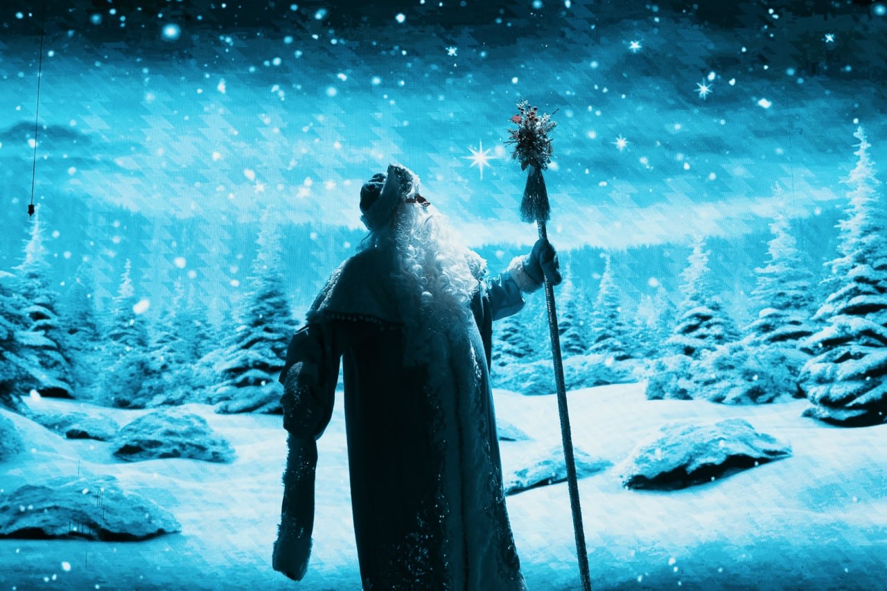 Представлена программа новогодних и рождественских мероприятий в учреждениях культуры Чувашии Запланировано более 1 6 тысячи событий отметила на еженедельной планерке у Главы республики Олега Николаева министр культуры региона Светлана Каликова Во всех театрах идут новогодние спектакли более 500 мероприятий подготовили библиотеки и музеи Дискотеки балы маскарады концерты народные гулянья организуют Дома культуры А в кинозалах республики зрителей ждут новогодние премьеры фильмов Все мероприятия доступны по Пушкинской карте нацпроекта Семья Подробная информация о каждом из них на портале Ярко в Чувашии Фото Экспериментального театра драмы в Новочебоксарске