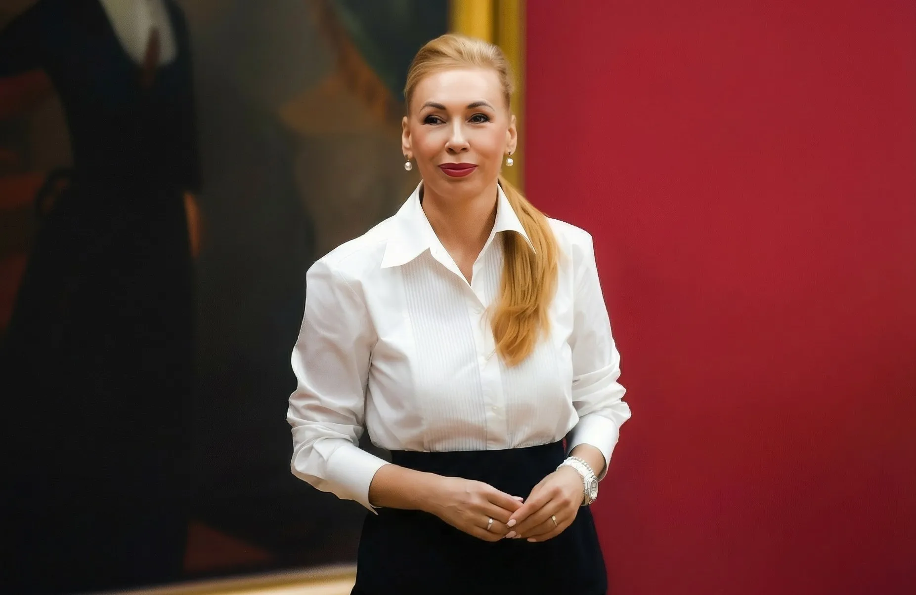 Директор НГХМ Екатерина Болдырева стала финалистом Премии им Д С Лихачева Министерством культуры Российской Федерации объявлены финалисты III Национальной премии в области музейного дела имени Д С Лихачева В номинации Руководитель музея в число финалистов вошла директор Новосибирского государственного художественного музея Екатерина Болдырева Стоит отметить что из семи финалистов в номинацию Руководитель музея включены лишь два руководителя региональных художественных музеев из Новосибирска и Ульяновска Среди финалистов номинации также руководители таких учреждений как Алексей Левыкин директор Государственного исторического музея Москва Руслан Нехай директор Центрального военно морского музея имени Петра Великого Санкт Петербург В этом году для участия в престижном конкурсе Министерства культуры РФ подано 1003 заявки из 83 субъектов Российской Федерации Победители премии будут объявлены на торжественной церемонии на сцене Государственного академического Малого театра России 20 мая в первый день работы Международного фестиваля Интермузей БРИКС Комментируя событие Екатерина Болдырева отметила Включение Новосибирского художественного музея в финал Премии им Д С Лихачева для нас большая честь и высокая оценка работы всей команды НГХМ сегодня является визитной карточкой региона В музее реализуются выставочные проекты показывающие высокие образцы национальной культуры Мы не просто погружаем посетителей в мир искусства а помогаем передавать от поколения к поколению духовно нравственные ценности Напомним в 2025 году коллективу Новосибирского государственного художественного музея присуждена Государственная премия Новосибирской области за вклад в сохранение исторической памяти масштабирование и популяризацию художественного наследия Подробнее на сайте музея