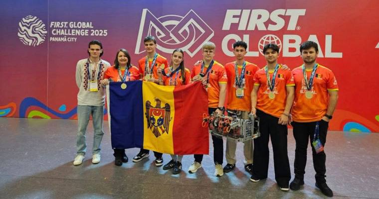 Молдаване сохранили первенство в робототехнике Школьники в пятый раз взяли золото по технической дисциплине на Всемирной олимпиаде в Панаме Ребята победили в категории Инновации в инженерии Юных молдаван наградили почетной грамотой в категории FIRST Global Innovator Award имени Фреда Смита Это значит что школьники продемонстрировали инновации и исследовательский дух в соревнованиях