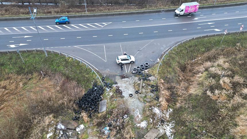 В регионе убрали 106 незаконных свалок Минприроды Калининградской области подвело промежуточные итоги уборки мусора Сейчас выявлено 124 места незаконного складирования отходов Из них 106 уже полностью очистили благодаря работе инспекторов Ликвидация свалок идет под постоянным контролем После обнаружения места владельцам участков направляют требования быстро убрать территорию Всего вывезено 2 297 кубометров мусора Балтийский рубеж