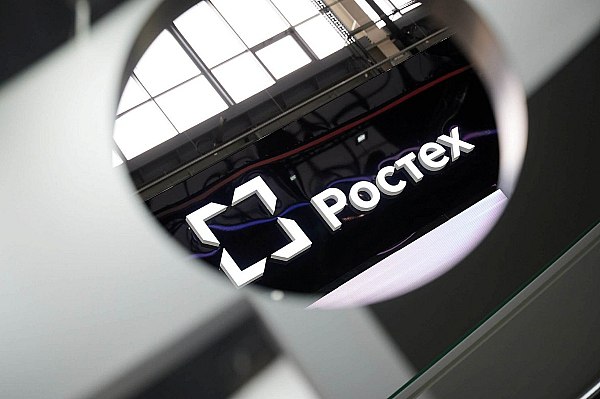 Ростех проводит летные испытания новых многофункциональных дронов  Холдинг «Росэл» Госкорпорации Ростех разрабатывает линейку универсальных гражданских беспилотников. Опытные образцы дронов уже проходят сертификационные летные испытания. К продукции проявляют интерес агропредприятия и добывающие компании, а также учебные заведения для образовательных программ. Об этом сообщает AVIA.RU.  В модельный ряд беспилотных авиационных систем  БАС  «Росэла» в настоящее время входят три изделия — гексакоптер, который можно применять, например, для распыления реагентов. Также разработаны два варианта дронов самолетного типа с электрическим и бензиновым маршевым двигателем. Самолетные БАС также имеют возможность вертикального взлета и посадки и предназначены для визуального и инструментального мониторинга территорий.  aviaru.net/n286446