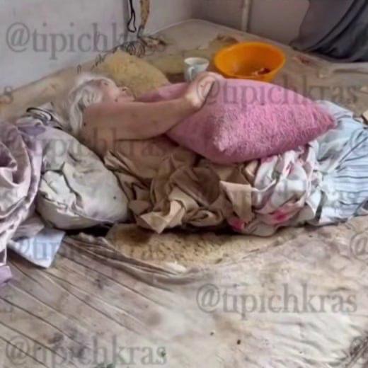 В Краснодаре началась проверка после жалоб на жестокое обращение с пожилой женщиной По словам местных жителей, 86-летняя женщина, проживающая на Рождественской набережной, прикована к постели. Соседи утверждают, что её сын не оказывает ей помощи, не кормит, а её пенсию тратит на спиртное. При этом люди боятся с ним связываться — ранее уже были обращения в полицию и соцслужбы. Сейчас ситуацией занимается прокуратура. Если факты подтвердятся, женщине предоставят медицинскую помощь и смогут перевести её в учреждение соцобслуживания. Также будет дана оценка действиям или бездействию полиции и органов соцзащиты. Источник: tipichkras Отправить новость Подписаться
