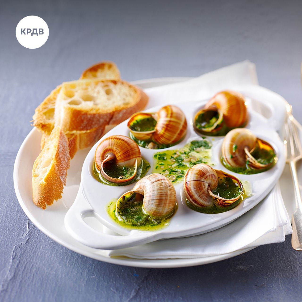 Выращивать улиток на дальневосточном гектаре планирует резидент СПВ Участник программы Гектар реализует инвестпроект по созданию первого в регионе агротуристического комплекса Проект сочетающий экзотическое сельское хозяйство и современный формат загородного туризма получил статус резидента Свободного порта СПВ по соглашению с КРДВ ООО Добрыня Улитыч инвестирует в создание комплекса 19 млн рублей Резидент СПВ   планирует принимать до 1 800 гостей ежегодно Для туристов будут проводиться дегустации экскурсии и мастер классы В 2026 году компания сосредоточится на подготовительных работах обучении персонала разработке проектной документации и зонировании земельного участка Промышленное выращивание улиток и прием первых туристов начнутся в 2027 году Инвестпроект предусматривает создание на территории Надеждинского района в Приморье многофункционального комплекса В его состав войдут открытые и закрытые вольеры для выращивания улиток элитных пород гостевые домики беседки для отдыха и дегустаций а также необходимые производственно складские помещения   Подробнее читайте на сайте КРДВ спв поддержкабизнеса гектар