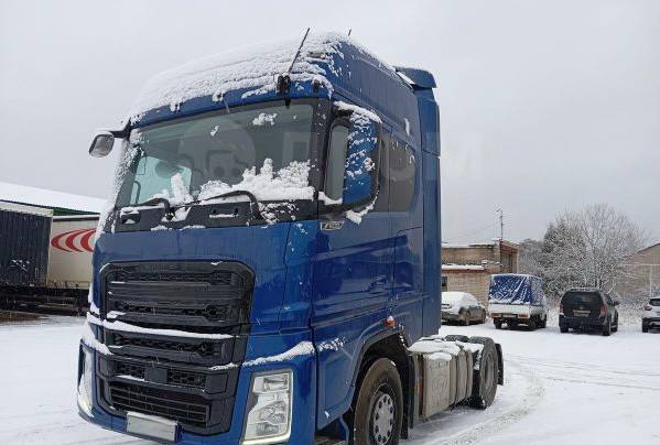 За 11 месяцев 2025 года в Россию ввезли почти в 20 раз меньше седельных тягачей всего 2465 шт Для сравнения в январе ноябре прошлого года их количество составляло 47 800 шт 80 поставок обеспечили китайские бренды Более половины импорта пришлось на две марки Sitrak 33 и FAW 25 Рекордным по поставкам седельных тягачей был 2023 год Тогда в РФ завезли почти 66 000 шт 90 из которых составляли бренды из КНР Транспорт и логистика Подписаться