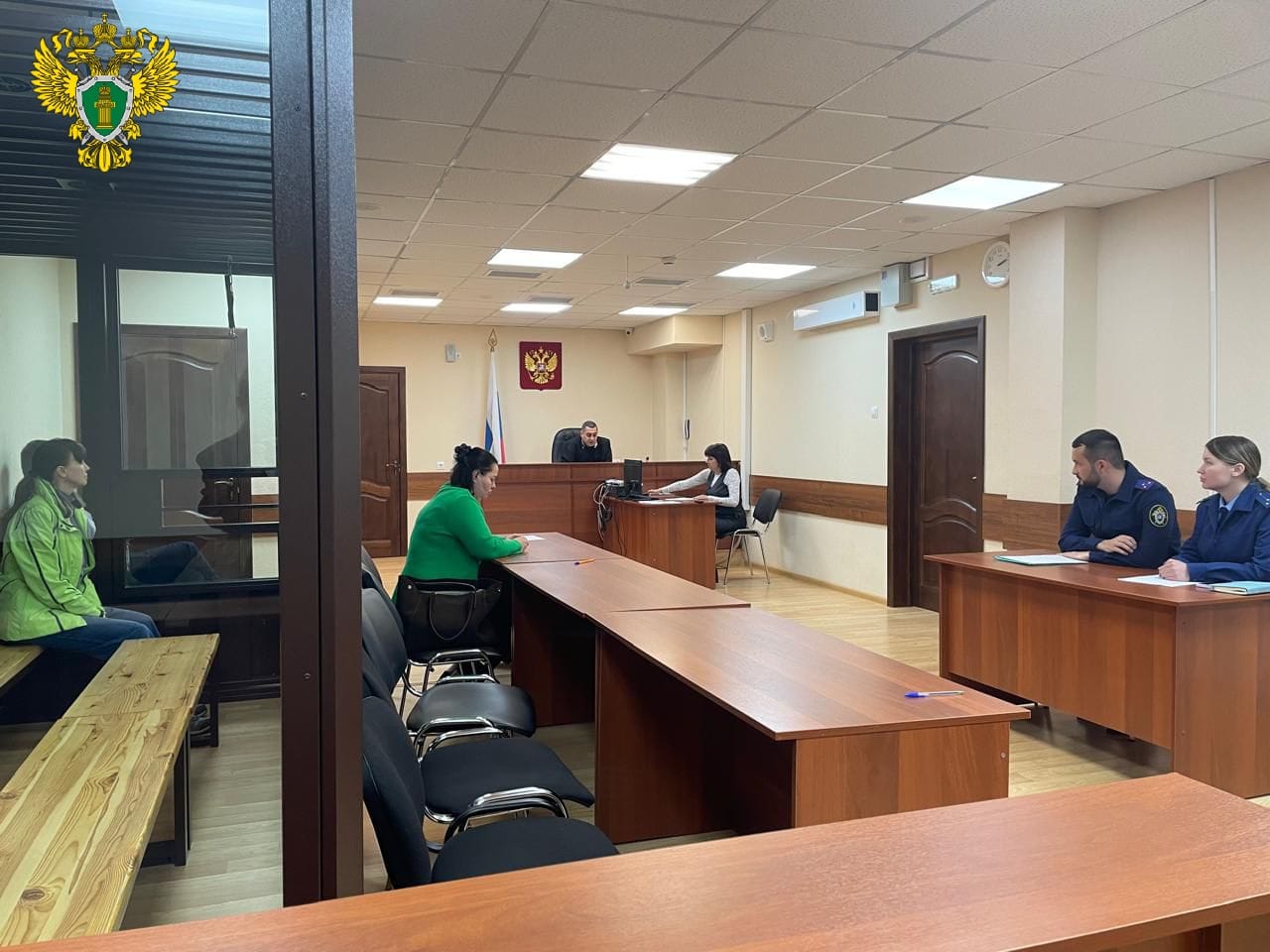 В новом эпизоде взяточничества обвиняют высокопоставленных чиновников минстроя Ставрополья В декабре 2023 года они потребовали взятку у руководителя строительной компании в размере 600 тысяч рублей Застройщик согласился и передал оговорённую сумму которую заминистра строительства Ставропольского края Елена Бобракова и инспектор министерства Александр Горб потратили Ранее следствие установило что Бобракова и Горб получили взятку в 300 тысяч рублей от другого застройщика в Ессентуках за прохождение итоговой проверки и подписание заключений о соответствии многоквартирного жилого дома требованиям проектной документации Бывшие чиновники находятся в СИЗО   Подписывайтесь на Аргументы и Факты Северный Кавказ Telegram МАХ