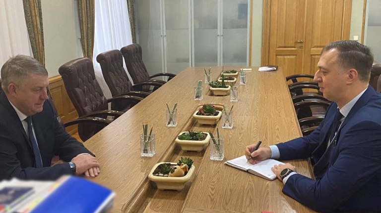 Брянский губернатор обсудил перспективы развития ГазЭнергоКомплекта с его главой guberniya tv obshhestvo 320995 Алекссндр Богомаз провел встречу с Александром Шалатоновым ƃℾ подписаться прислать новость