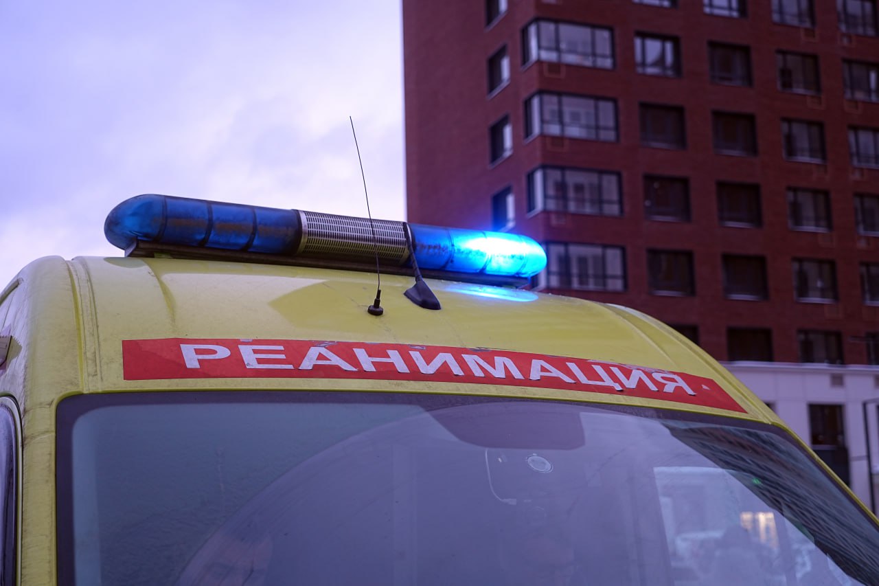 Третьеклассница скончалась в реанимации после утопления в Ольгинском пруду  Трагедия произошла минувшим вечером. 9-летняя девочка отдыхала на пляже вместе с матерью и братом. Школьница купалась в водоёме, но в какой-то момент нырнула и не всплыла.  Потерявшую сознание девочку достали из воды и экстренно госпитализировали. К сожалению, она скончалась в реанимации. Обстоятельства случившегося выясняются.    ИЗВЕСТИЯ/Павел Волков    Подписаться   Прислать новость