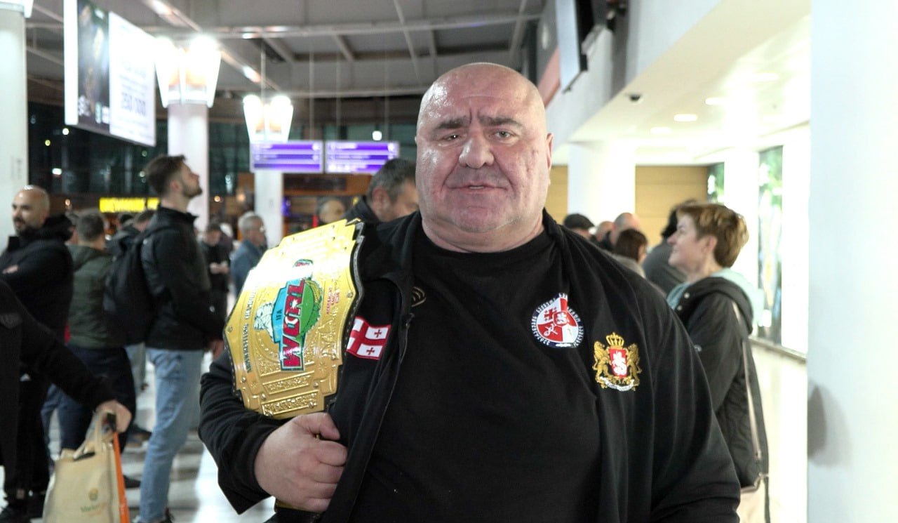 Грузинский ветеран Звиад Хачидзе в очередной раз стал чемпионом мира по армрестлингу На прошедшем под эгидой Всемирной федерации армрестлинга турнире в Баку где выступали более 500 спортсменов из 30 стран грузину вручили главный приз золотой пояс  57 летний Звиад Хачидзе многократный победитель чемпионатов мира и Европы Sputnik Грузия Telegram Сайт VK OK Дзен MAX