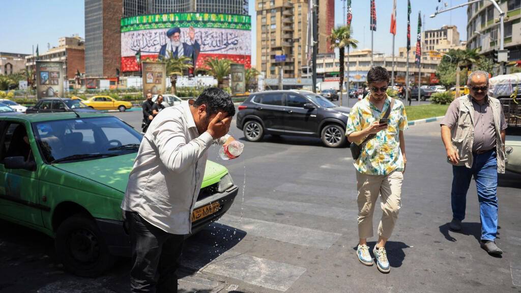 В Иране где усугубляется водный кризис правительство рассматривает возможность переноса столицы Президент Ирана Масуд Пезешкиян Если дожди не начнутся нам возможно придется эвакуировать Тегеран
