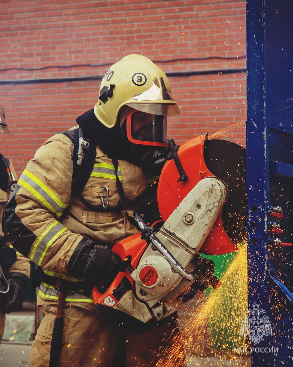 #СводкаМЧС   На Ямале за прошедшие сутки пожарно-спасательными подразделениями МЧС России ликвидировано 2 пожара, пострадавших и погибших нет:   Вчера в Надыме произошло возгорание в многоквартирном жилом доме. В результате произошедшего повреждено имущество на общей площади 19 квадратных метров. Спасен 1 человек.   В Салехарде по улице Зои Космодемьянской горел легковой автомобиль "Волга". В результате поврежден салон автомобиля на площади 0,5 квадратных метров.   На ликвидацию последствий ДТП пожарно-спасательные подразделения не привлекались.   На водных объектах происшествий не зарегистрировано.     МЧС Ямало-Ненецкого АО