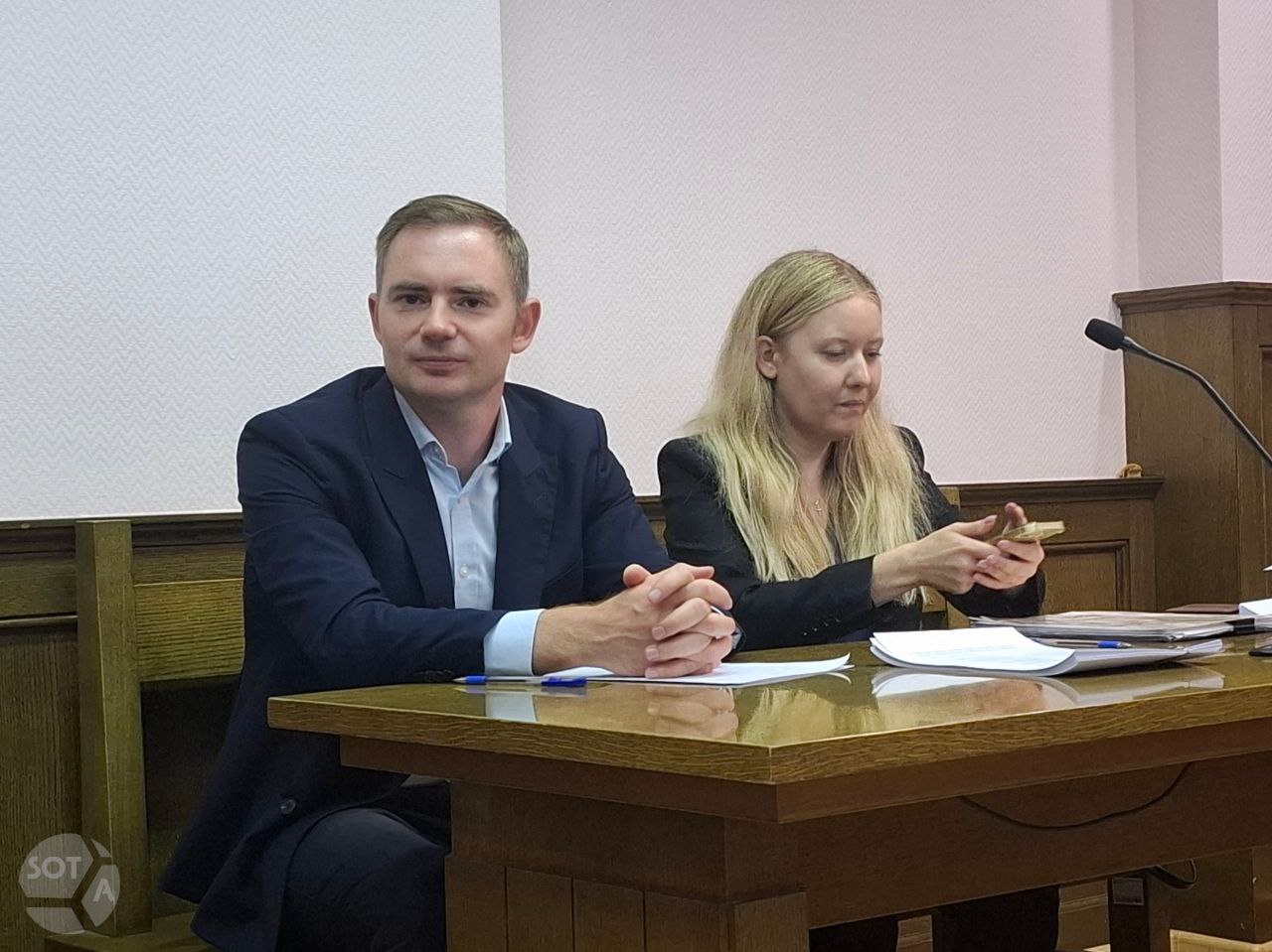 Зампред партии Яблоко Максим Круглов задержан по делу о военных фейках Против политика возбудили уголовное дело о распространении военных фейков из за старого поста о Буче По данным следствия Круглов в апреле 2022 года публично распространил в открытом доступе для неограниченного круга лиц в телеграм канале под видом достоверных сообщений заведомо ложную информацию о действиях Вооруженных сил Российской Федерации против мирного населения Украины говорится в сообщении СК Максим Круглов заместитель председателя партии Яблоко С 2019 по 2024 годы он был депутатом Мосгордумы Является кандидатом политических наук Фото архив SOTAvision