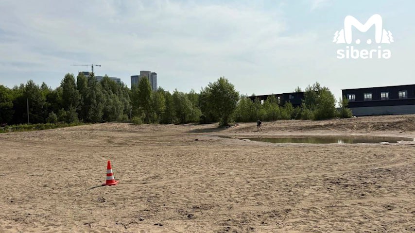 Отдыхающую сбили на пляже в Новосибирске. Водитель "Ленд Крузера" наехал на 47-летнюю женщину, которая загорала на улице Береговой. С места аварии он скрылся. Пострадавшую увезли на скорой, виновника ищут.