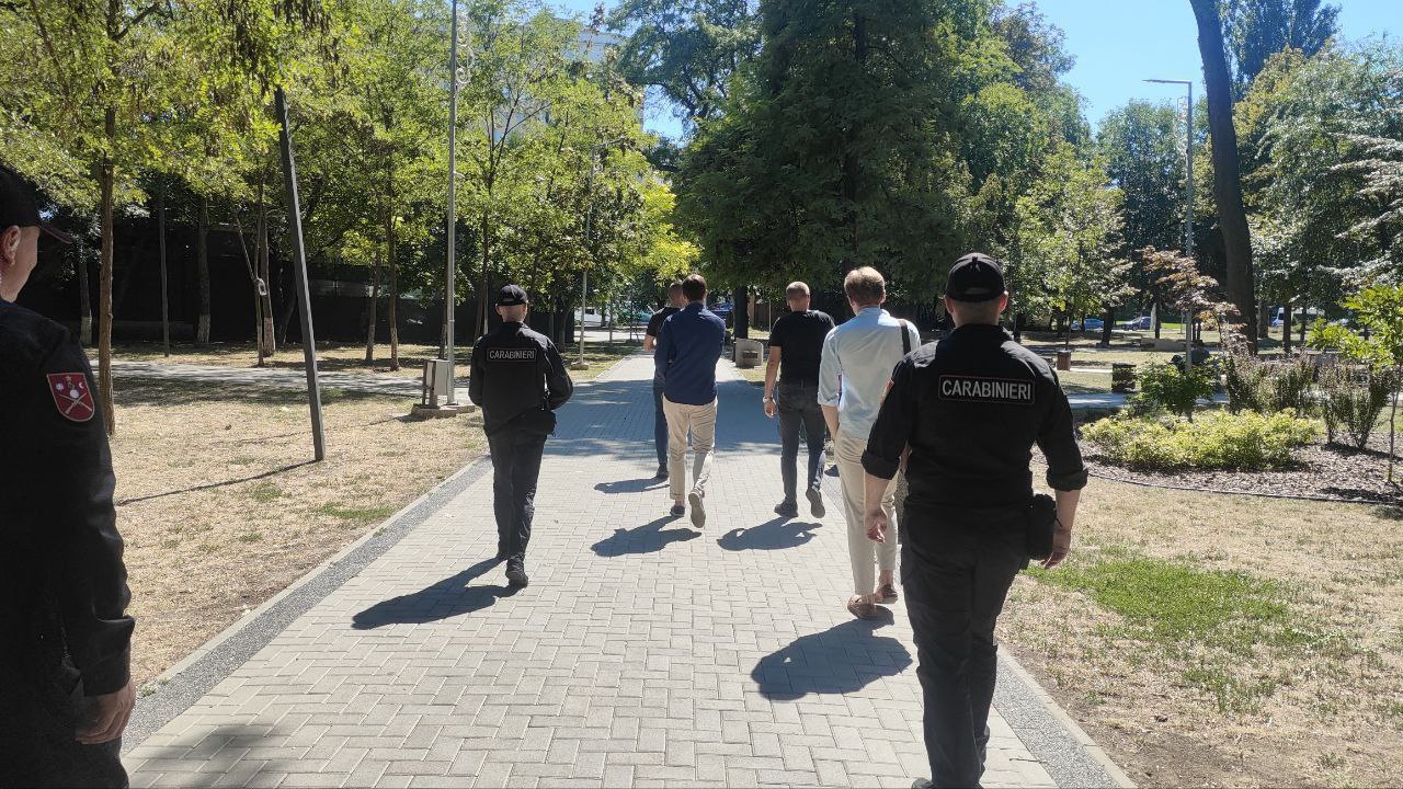 Представитель блока Победа Юрий Витнянский был задержан полицией в парке на Ботанике недалеко от дома Сообщается что полиция не дала никаких объяснений не назвала причины его задержания Сейчас Витнянский находится в комиссариате полиции Подпишись на primulinmd