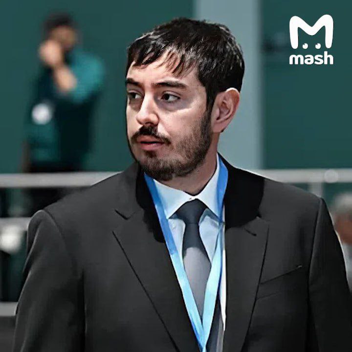 СМИ пишут о том, что сыночка-корзиночка Ильхама Алиева и вероятный наследник его криминально-феодальной империи Гейдар Алиев-младший имеет роскошный особняк в подмосковной Барвихе и не платит за него налоги.  По информации Mash, речь идёт о хоромах площадью 1600 квадратов и ориентировочной стоимостью $35 млн  примерно 2,7 млрд рублей  в элитном посёлке "Сады Майендорф".  На 27-летнем Гейдаре Алиеве числятся недоплаченными 946 000 рублей  смешная сумма для президентского наследника . Подмосковные налоговики обращались в суд уже несколько раз и получали приказ о взыскании.    Смеем предположить, что учитывая характер связей опг-диаспоры с верхушкой азербайджанского криминально-коррумпированного образования, у многих бакинских чиновников имеется недвижимость в РФ.   По-хорошему, инструментов, чтобы поставить на место зарвавшихся торгашей арбузами и гнилыми помидорами достаточно. Не хватает стальных шаров, а также честности и принципиальности, чтобы устоять перед соблазном мзды.    Поддержать Туранский экспресс  #Евразия #Азербайджан #Россия #опг #диаспора
