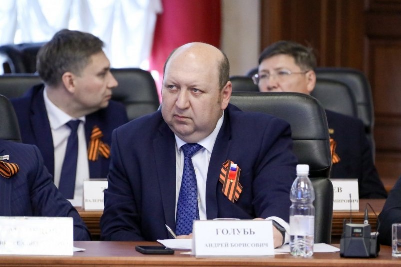 Андрей Голубь избран председателем Заксобрания ЕАО Парламентарии единогласно проголосовали за его кандидатуру Читать подробнее на сайте