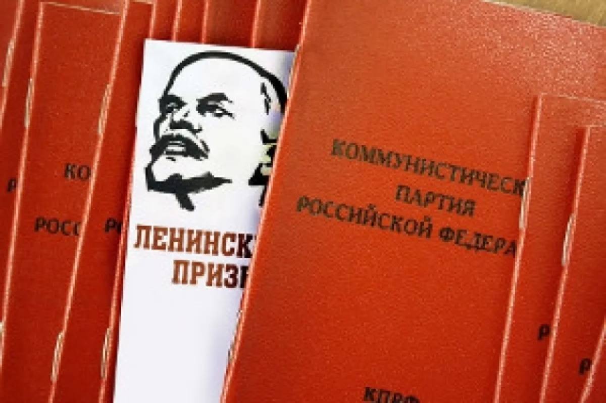 У отделения КПРФ во Владивостоке появился новый руководитель   Первым секретарём комитета был избран депутат Законодательного собрания Приморского края Евгений Ляшенко. Это кадровое решение не было освещено.   Новый лидер отделения намерен сосредоточить свои усилия на расширении актива во Владивостоке, подготовке к выборам депутатов Законодательного собрания Приморского края и преодолении последствий внутрипартийного раскола.   Пленум горкома, на котором был избран Евгений Ляшенко, состоялся 14 января 2025.  Подробнее в «АиФ - Приморье»