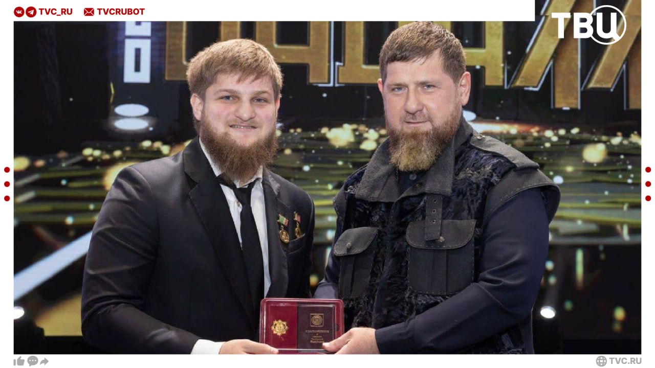 20 летний сын Рамзана Кадырова Ахмат стал и о вице премьера Чечни Ахмат Кадыров назначен на должность исполняющего обязанности заместителя председателя Правительства ЧР В 2024 году он стал министром республики по физкультуре и спорту теперь Ахмат занимает две должности Подписаться на ТВЦ в MAX