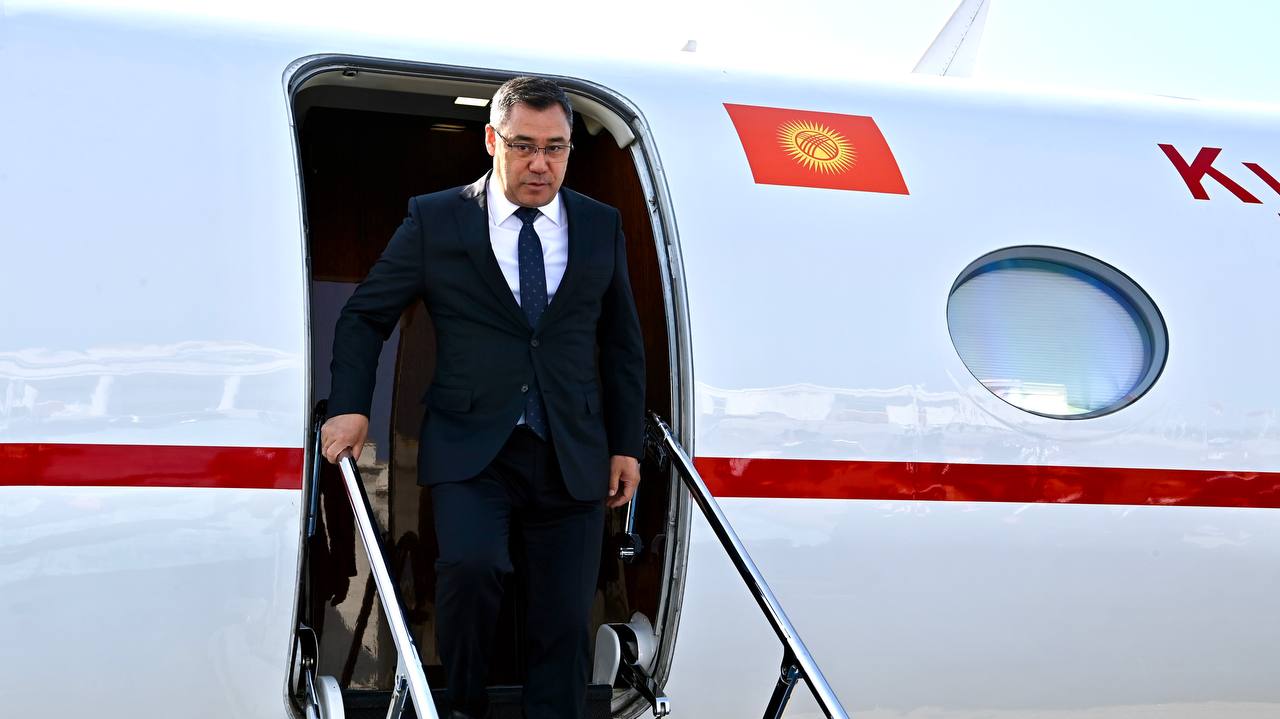В Астану прилетел президент Кыргызстана. Скоро до столицы нашей страны доберутся и другие лидеры Центральной Азии. Сегодня в Казахстане важный саммит.