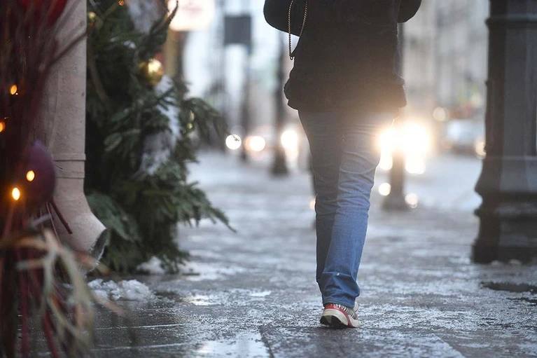 Нейросеть Городовой перевели на зимний режим Теперь искусственный интеллект на страже сосулек Также он продолжит фиксировать нарушения в том числе наледь и снежные шапки на крышах домов В ГАТИ призвали собственников внимательнее следить за чистотой построек При фиксации нарушения владелец здания получит штраф в размере 100 тысяч рублей Алексей БУЛАТОВ Читай нас в MAX Подпишись на Комсомольскую правду СПб