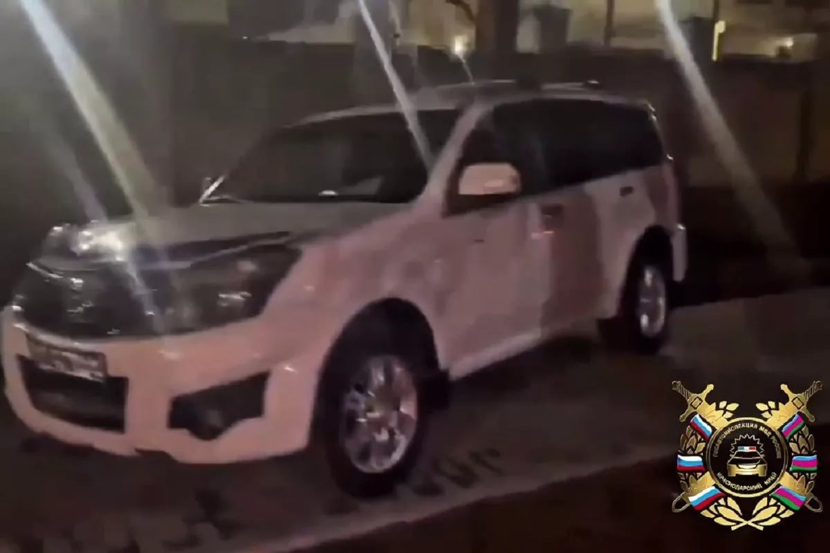 Водитель иномарки вылетел на тротуар и сбил насмерть женщину в Новороссийске Накануне вечером 41 летний водитель двигался по Анапскому шоссе со стороны Тобольской в сторону Луначарского В районе дома 53 мужчина не справился с управлением вылетел на тротуар где сбил пешехода 64 летнюю женщину От полученных травм она скончалась Кубанские Новости Мы в MAX