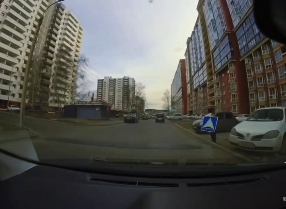 Мальчик с оторванным дорожным знаком в руках стал героем соцсетей в Иркутске Полицейских удивил поступок юного горожанина Читать подробнее на сайте...