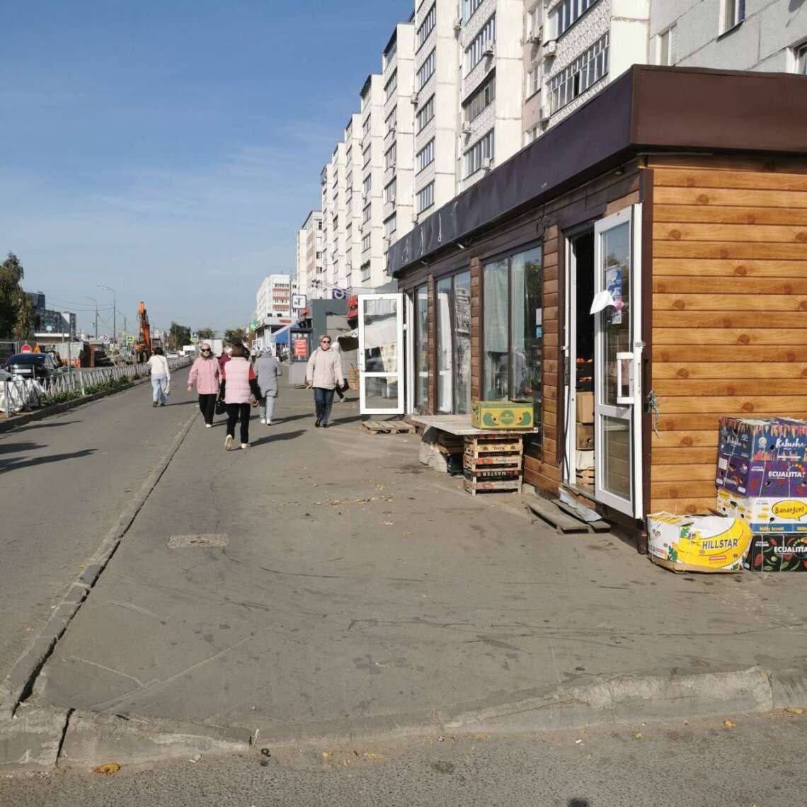 В Татарстане планируют повысить штрафы за уличную торговлю  В Государственный Совет РТ был представлен законопроект, направленный на ужесточение наказаний за уличную торговлю и проведение развлечений в неустановленных местах. Документ размещен на сайте республиканского парламента.  Причиной ужесточения наказания стало то, что действующие штрафы считаются недостаточно значительными и не влияют на поведение нарушителей.  Согласно новому законопроекту, штраф за оказание услуг по развлечению в неустановленных местах возрастет: для граждан — с 3 до 4 тысяч рублей, для должностных лиц — с 10 до 40 тысяч рублей, а для юридических лиц — с 50 до 250 тысяч рублей.  Подписаться   Сообщить новости