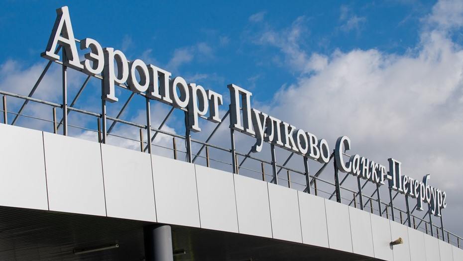 Аэропорт Пулково вошёл в топ самых загруженных аэропортов России в июне Пулково в Петербурге станет одним из самых загруженных аэропортов России летом 2025 года, сообщили в сервисе "Купибилет". Среди международных направлений лидируют Стамбул и Ереван. На лето внутри России забронировали авиабилеты в южные регионы и города культурного значения. На первом месте Адлер и Сочи 26% , второе место занимает Северная столица 22% , а третье — Москва в Шереметьево прилетают 17% . Минеральные Воды, Казань и другие направления составляют 10%. Фото: Ермохин Сергей/"ДП"