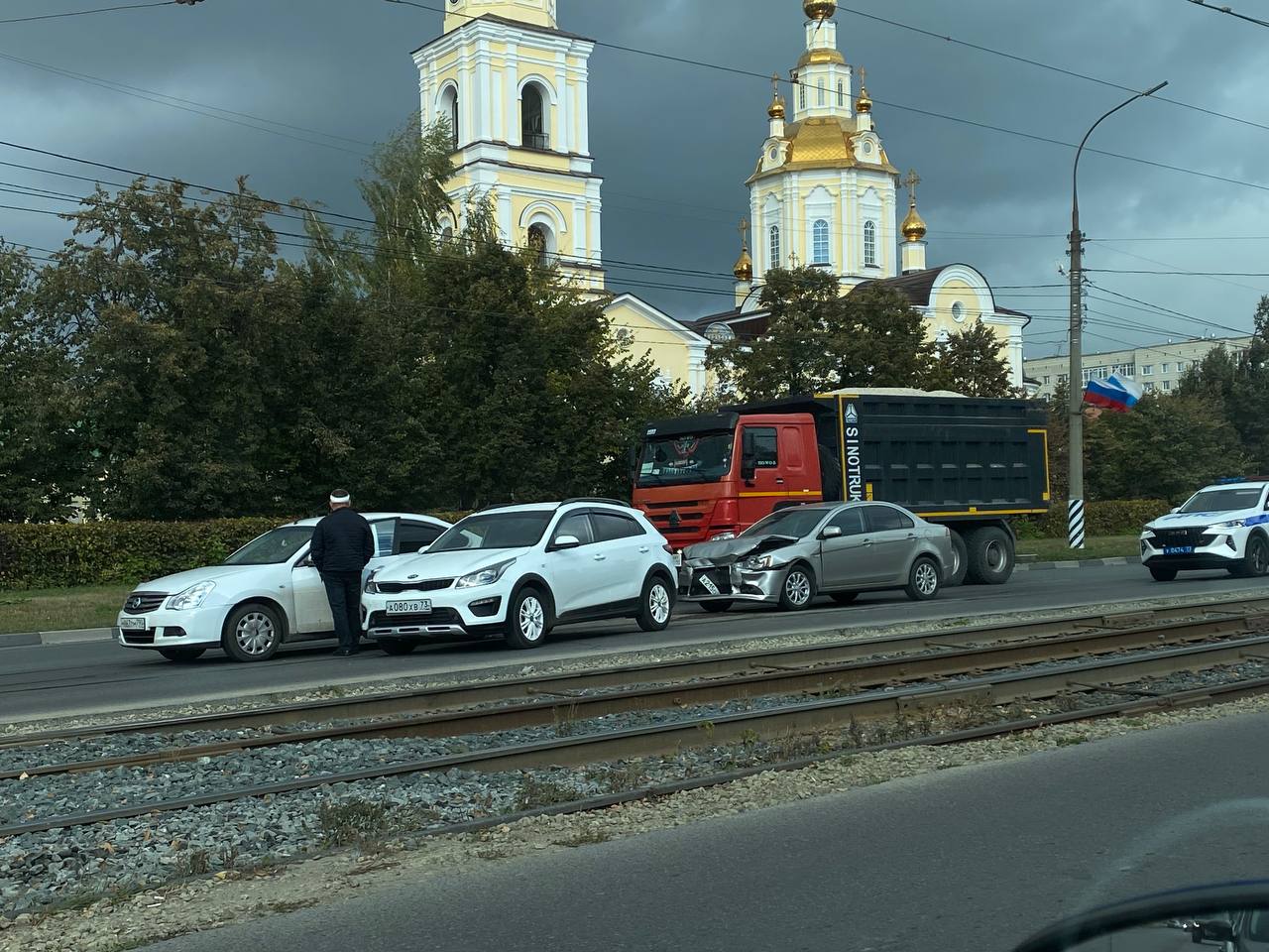 На улице Минаева сектор приз одновременно два ДТП одно возле УльГЭС другое у кафедрального собора Подписывайтесь 73online Присылайте новости