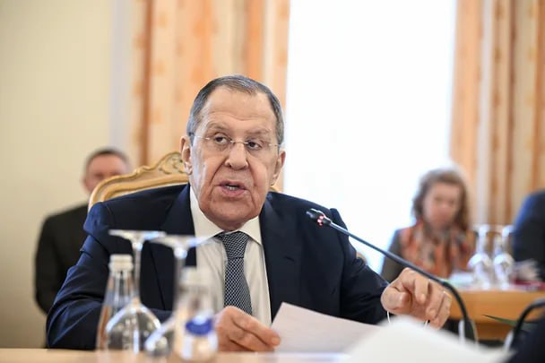 Пермь посетит глава российского МИДа и генсек «Единой России» Министр иностранных дел России Сергей Лавров посетит Пермь 29 мая, где примет участие в международных общественно-политических слушаниях по евразийской безопасности, сообщает ТАСС со ссылкой на официального представителя ведомства Марию Захарову. По данным «Ъ-Прикамье», также в этот день Пермь посетит генеральный секретарь «Единой России» Владимир Якушев.