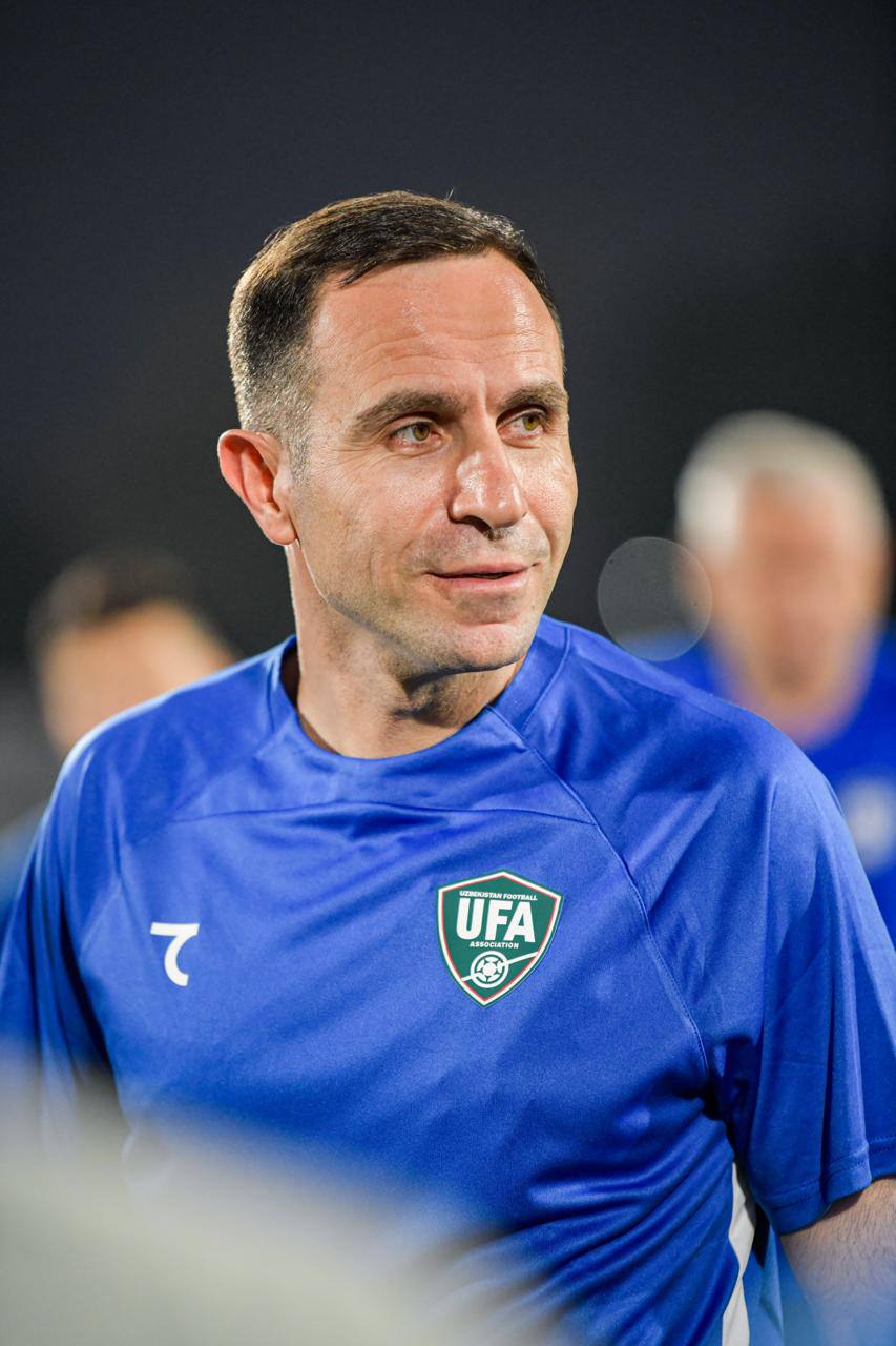 Тимур Кападзе окончательно покинул сборную Узбекистана согласно сообщению Ассоциации футбола Кападзе не устроила роль помощника Фабио Каннаваро он намерен стать главным тренером и уже получил другое предложение Руководство АФУ с уважением приняло это решение и благодарит Тимура Кападзе за вклад в развитие узбекского футбола желает ему успехов в тренерской деятельности говорится в сообщении