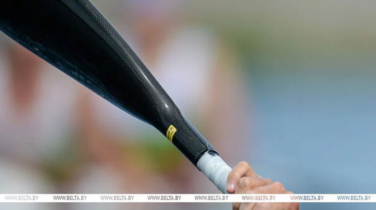 Белорусы завоевали золото в категории U18 в каноэ-двойке на чемпионате мира в Португалии. Представители Беларуси Егор Овчинников и Вадим Лычев стали чемпионами в каноэ-двойке на 500 м в категории U18. Накануне в полуфинале они также продемонстрировали лучший результат. В воскресенье в решающем заезде парни преодолели дистанцию за 1 мин. 49,16 сек. Фото: БЕЛТА «Минск-Новости» MINSKNEWS.BY Telegram Viber FB VK Inst TikTok YouTube