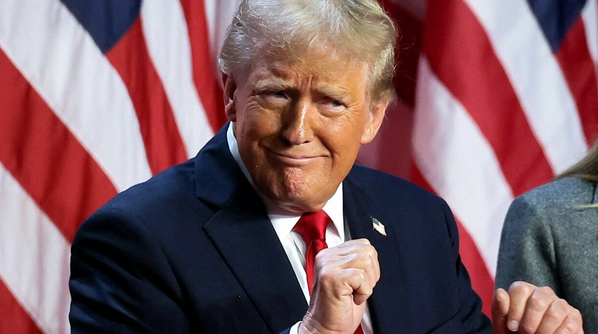 Трамп готов заменить G7 новым объединением с Москвой и Пекином Администрация Дональда Трампа обсуждает замену Большой семерки на новое объединение Ключевая пятерка в которое могут войти США Китай Россия Индия и Япония передает ArbatMedia   Прислать новость