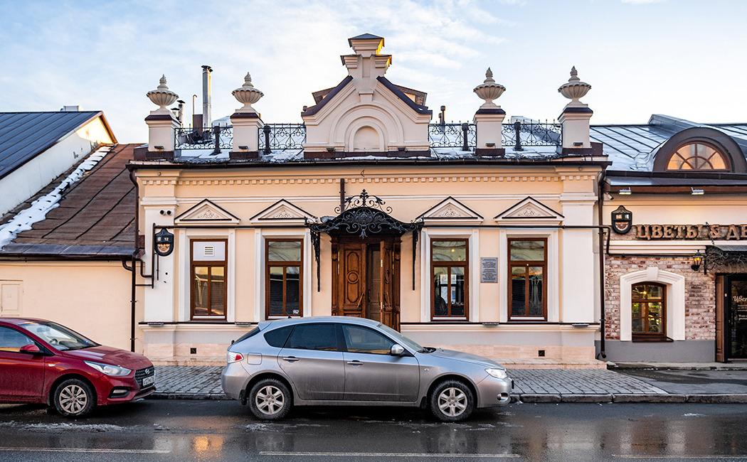 В Казани планируют реорганизовать движение на Профсоюзной об этом рассказал глава Вахитовского и Приволжского районов Альберт Салихов Подробностей пока нет но чиновник считает что улица станет комфортнее для пешеходов Также он принимает предложения от жителей и урбанистов   inde io news v kazani planiruyut reorganizovat dvizhenie na profsoyuznoj