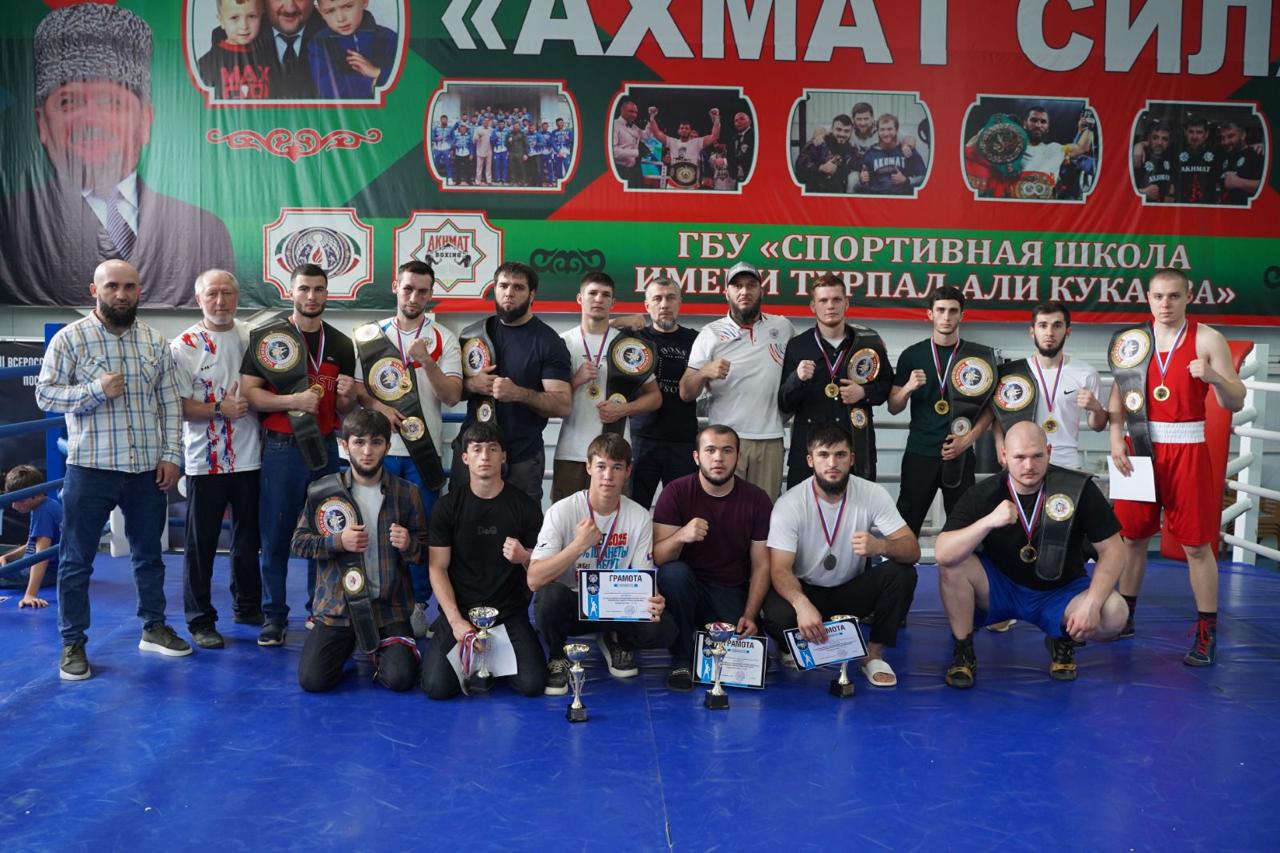 В Ачхой-Мартане  Чеченская Республика  завершились III Всероссийские соревнования по боксу, посвященные памяти Турпал-Али Кукаева.  В соревнованиях приняли участие более 100 боксёров из 23 регионов России. Все чемпионы турнира, доказав свое превосходство на ринге, выполнили норматив "Мастер спорта России".    Победители уже на сайте    Отдай свой голос боксу!