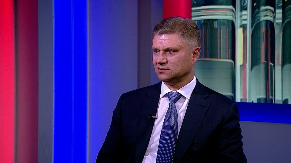 РЖД быстро преодолела последствия ЧП на станции Лихая, из-за которой были задержаны более 130 поездов, заявил глава компании Олег Белозеров в интервью "России 24".  "Мы восстановились достаточно быстро. Считаем, что очень хорошо сработала железнодорожная система: практически все пассажиры были доставлены своими маршрутами, мы не останавливали посадку, и все пассажиры разъехались".  Чтобы не пропустить наши эксклюзивы: Telegram   MAX