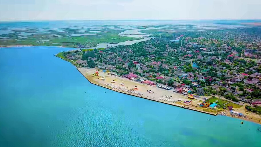 Свыше 1 тыс человек посетили туристический инфоцентр Херсонской области Мобильный информационный туристический центр начал свою работу в апреле 2025 года Задача Т ИЦ информировать автотуристов о туристических возможностях Херсонской области и перенаправлять часть транзитного потока на региональные объекты В пик сезона количество посетителей доходило до 10 12 семей за один рабочий день сообщил ХАН и о министра курортов и туризма Херсонской области Сергей Запускалов   Скриншот видеосюжета в официальном Телеграм канале губернатора Херсонской области Владимира Сальдо   Подписаться